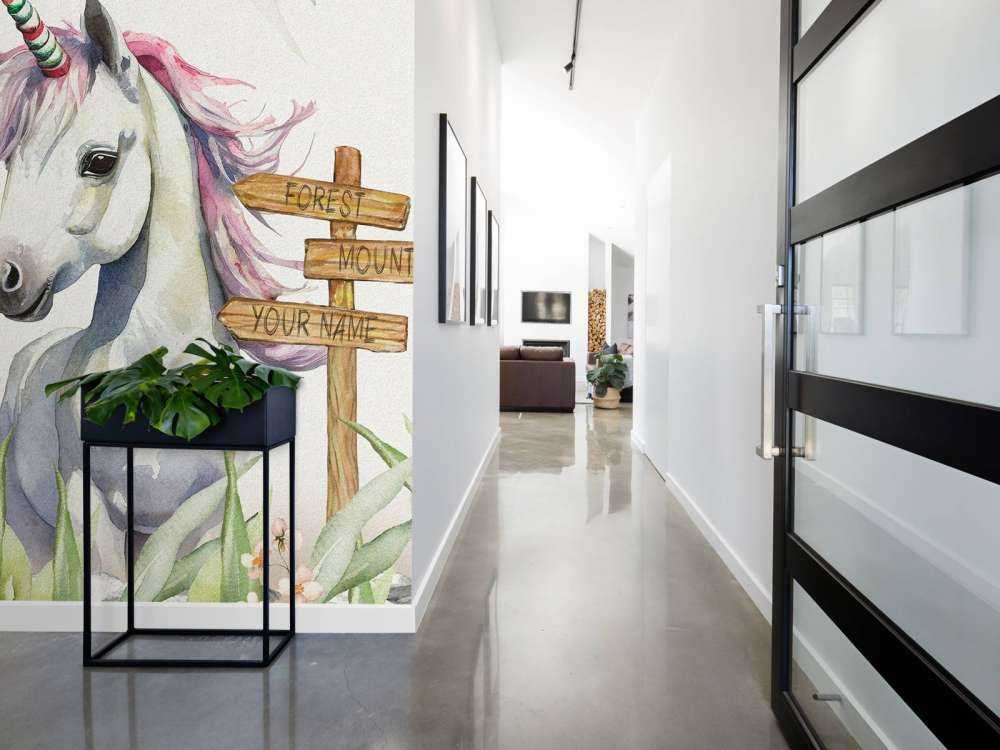 Baby unicorno con piante