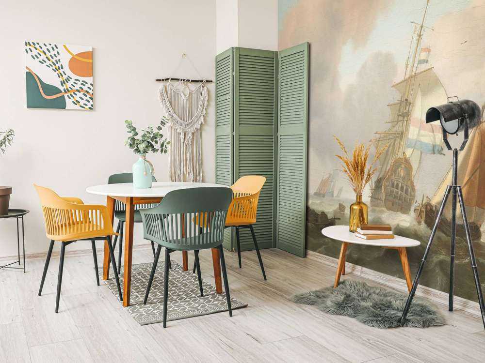 Mare roccioso con le navi