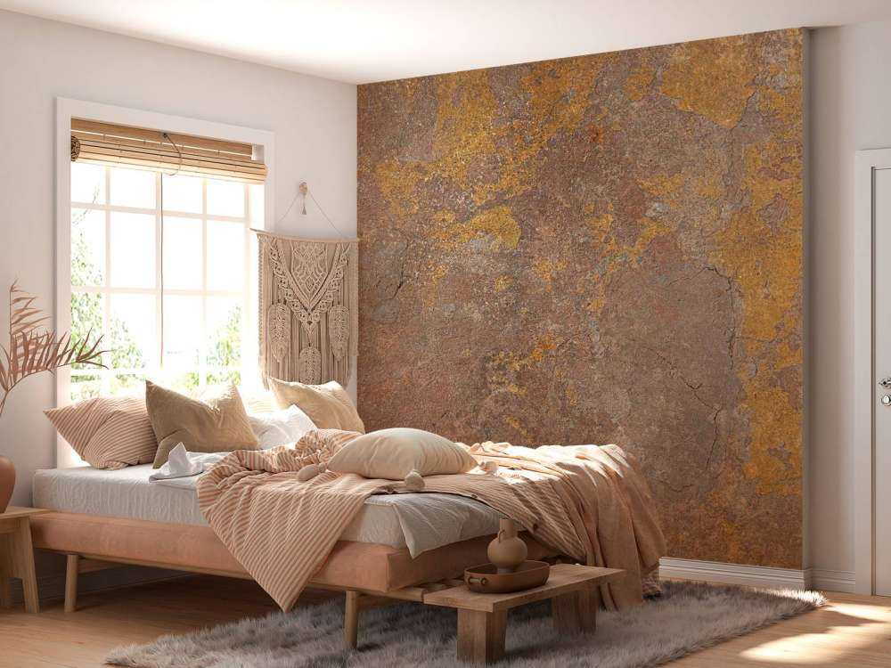 Vecchio muro con stucco giallo