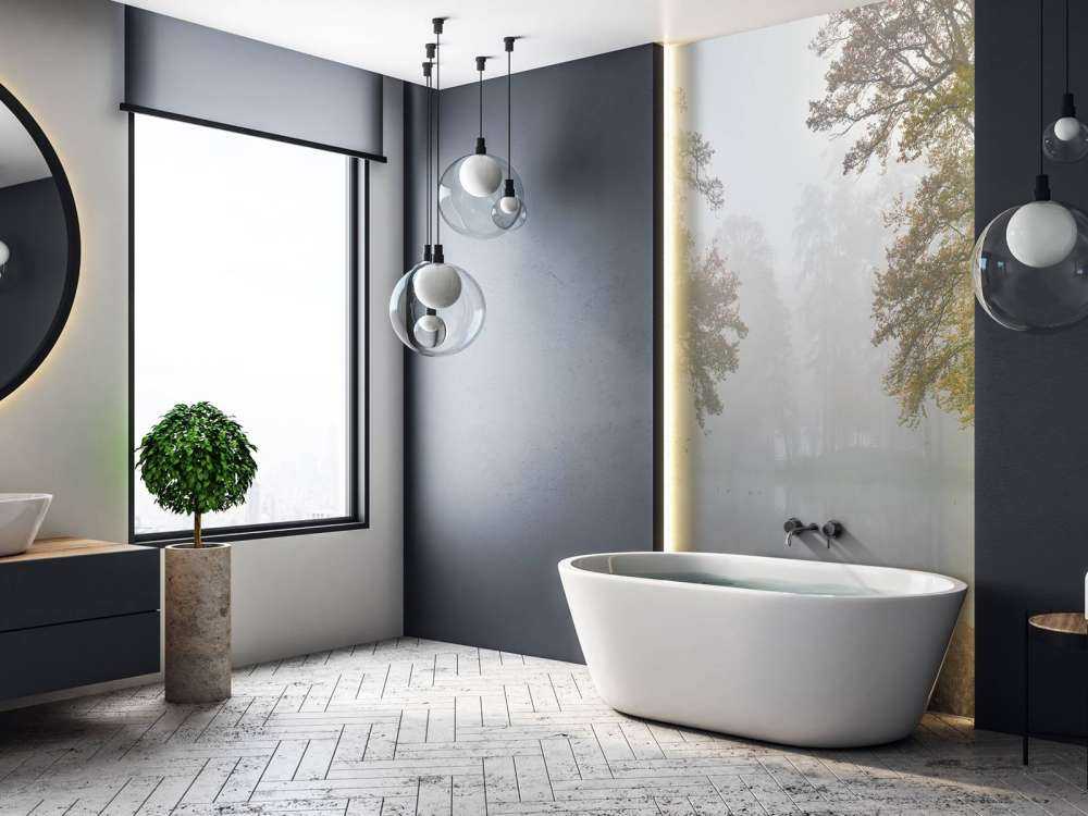 Stagno della foresta nella nebbia