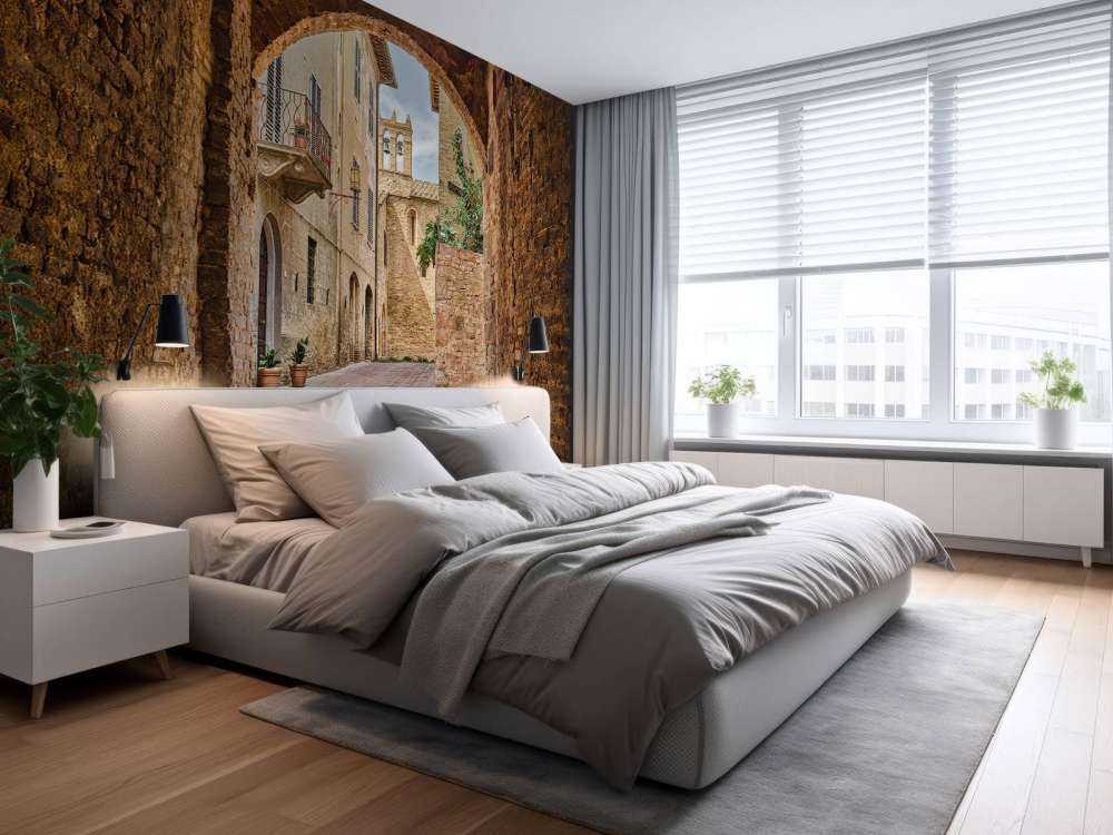 Piccola strada con arco