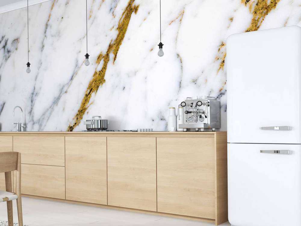 Marmo bianco con venature dorate