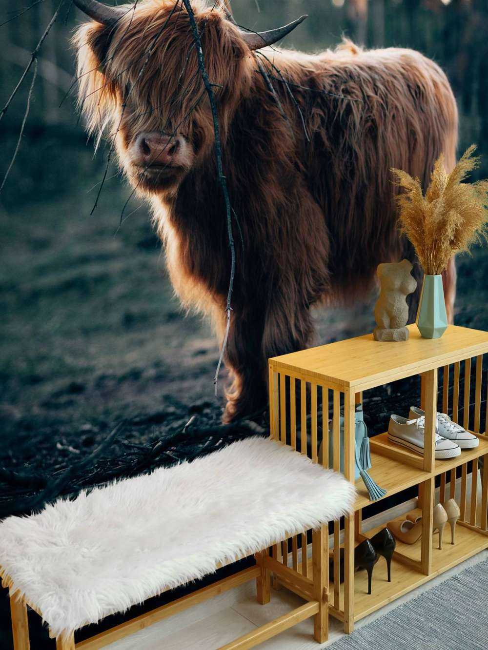 Highlander scozzese ai margini del bosco