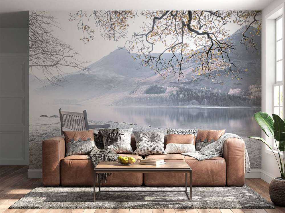 Panchina in un lago tranquillo