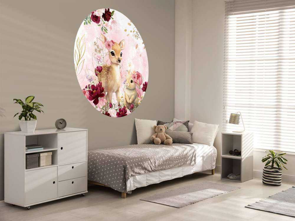 Hertje e coniglio in splendore di fiori