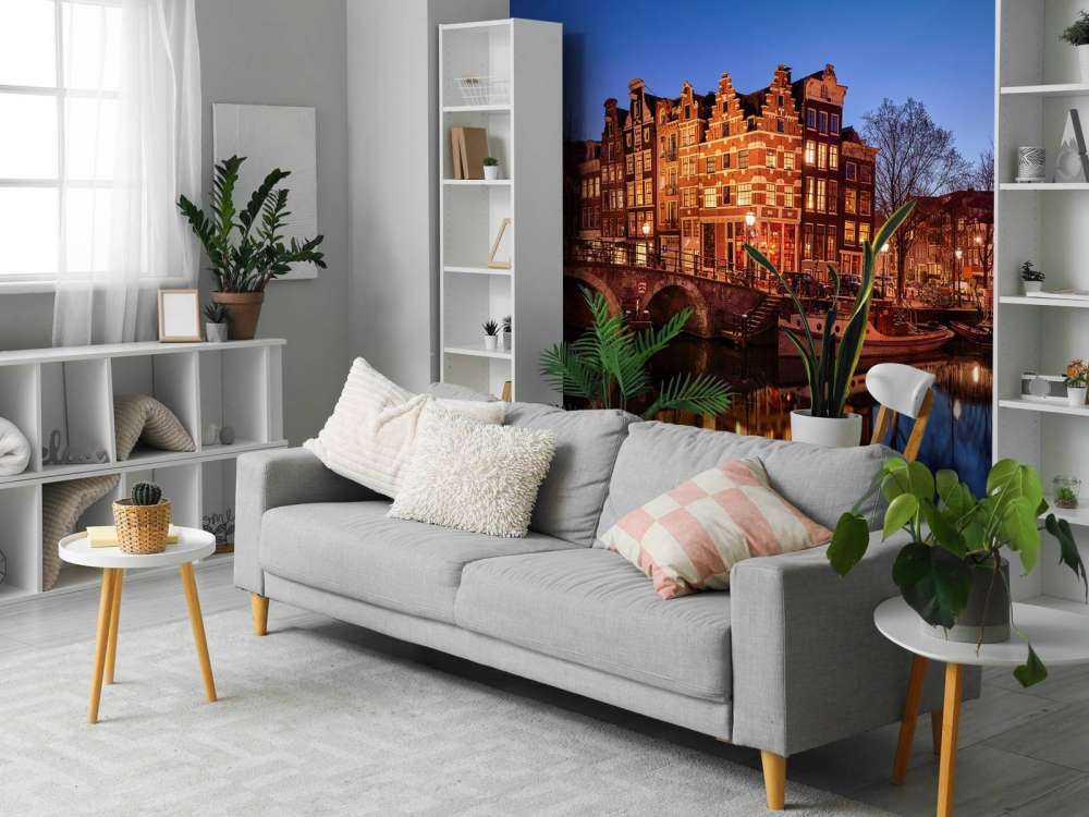 Case illuminate lungo il canale