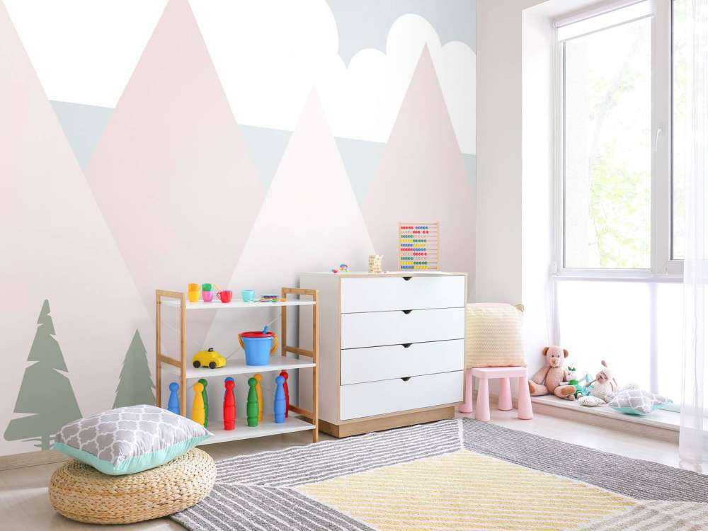 Montagne rosa con pini