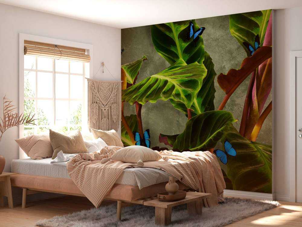 Pianta verde con farfalle