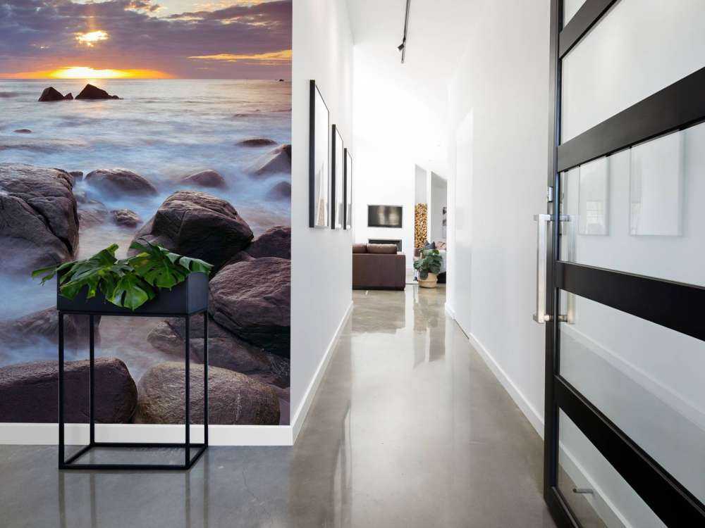 Tramonto su una costa rocciosa