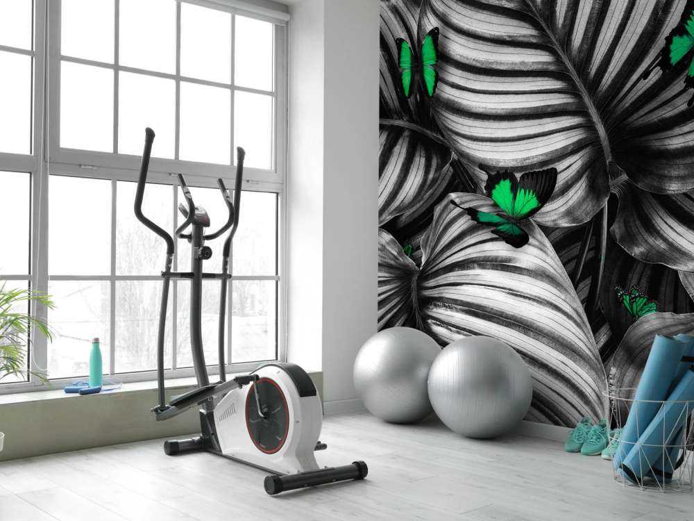 Farfalle su foglie a strisce