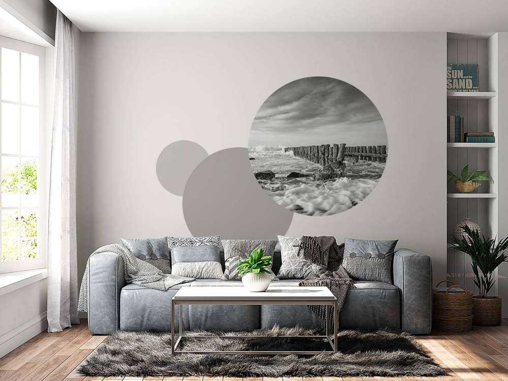 Mare spumeggiante in bianco e nero