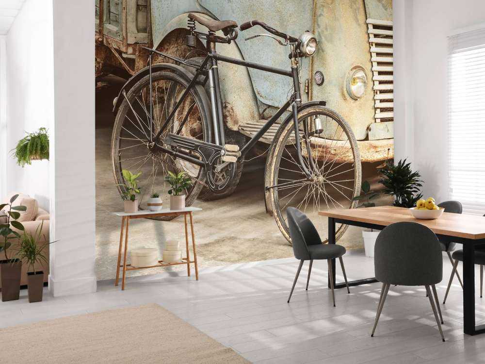 Vecchia bici retrò con camion