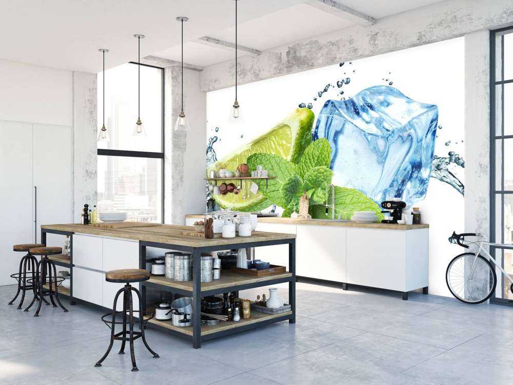 Spruzzi d'acqua con menta e calce