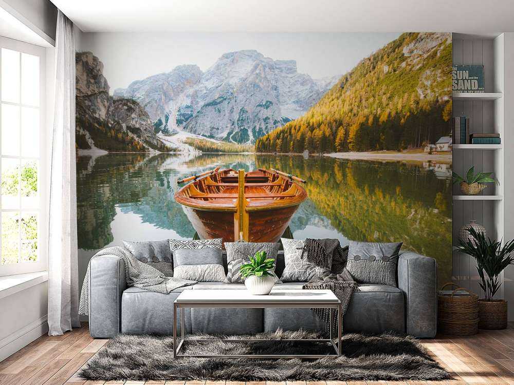 Barca a remi nel lago