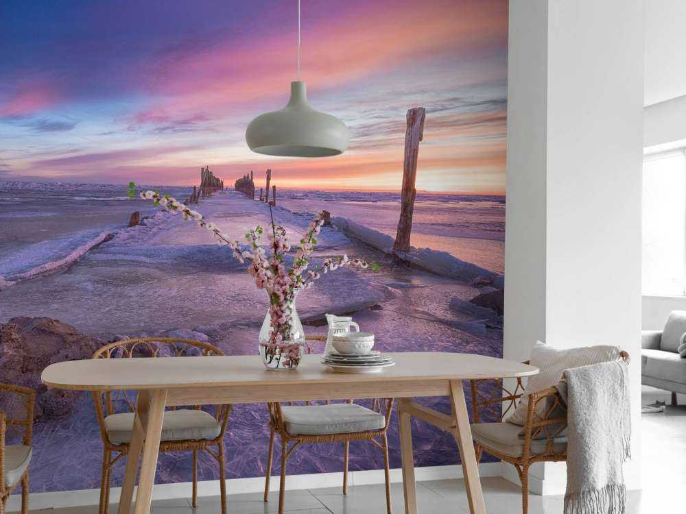 Teste di pali sul Mar Baltico ghiacciato