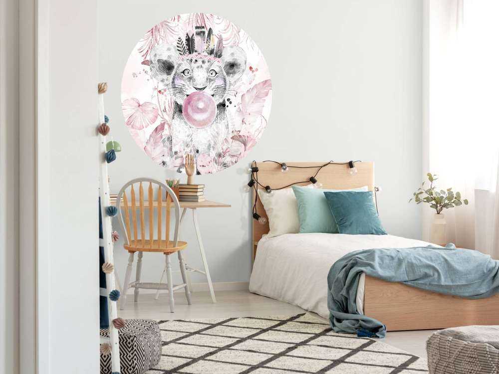 Cucciolo giocoso e sogni rosa