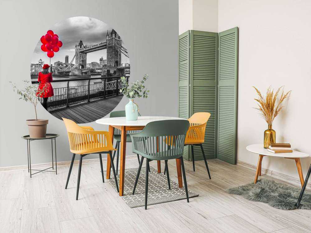 Donna al ponte della Torre