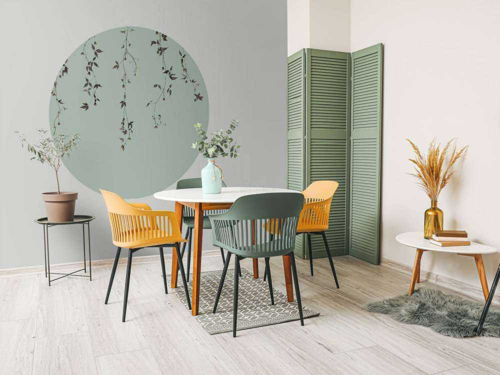 Rametti di clematide su grigio verde