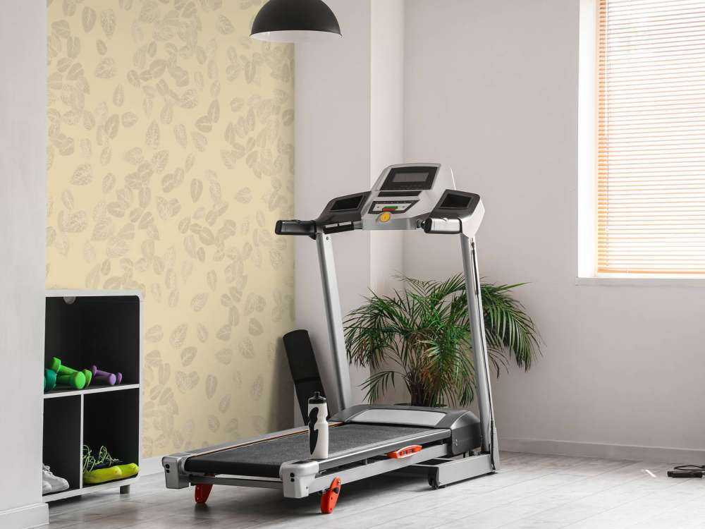 Piccole foglie su beige