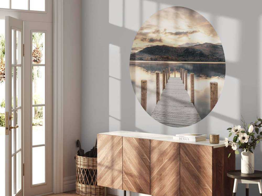 Molo di legno su un lago