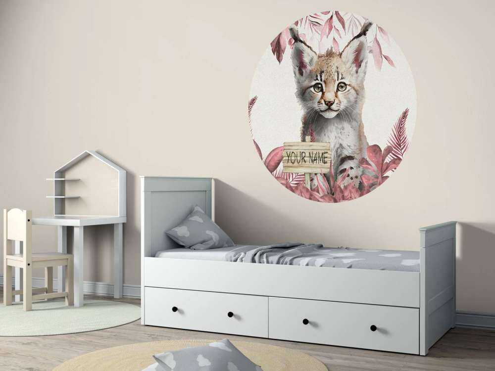 Baby lince nella giungla rosa