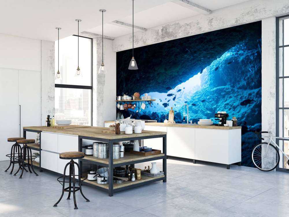 Grotta stretta con pesce