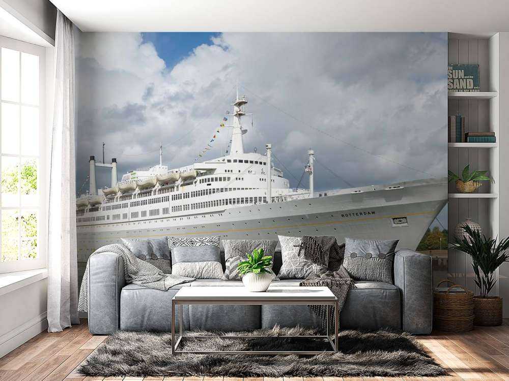 Gigante oceanico elegante nel porto