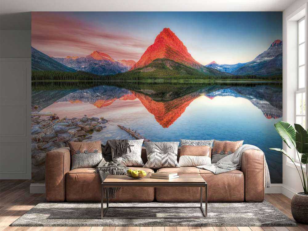 La cima rossa della montagna