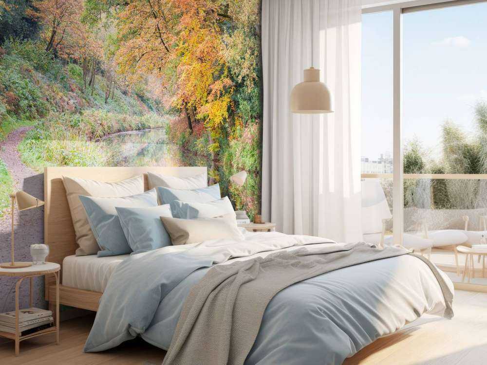 Sentiero lungo il canale