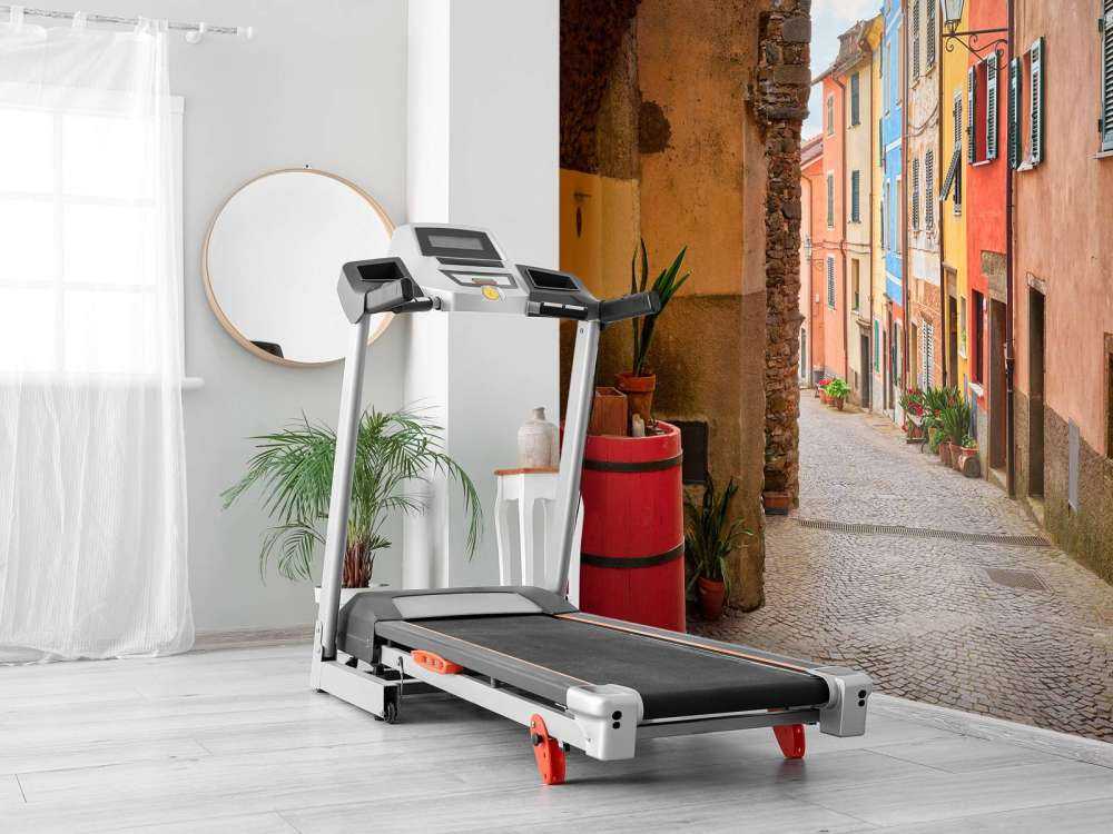 Strada italiana con arco