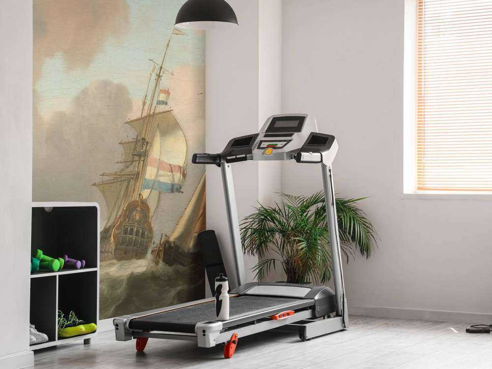 Mare roccioso con le navi