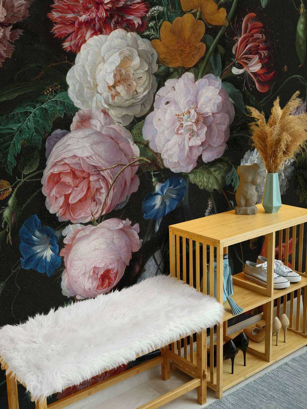 Natura morta con fiori in vaso di vetro