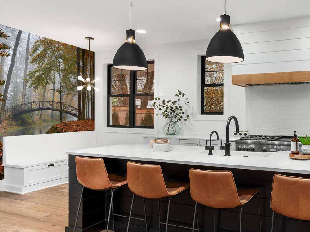 Ponte nella foresta autunnale