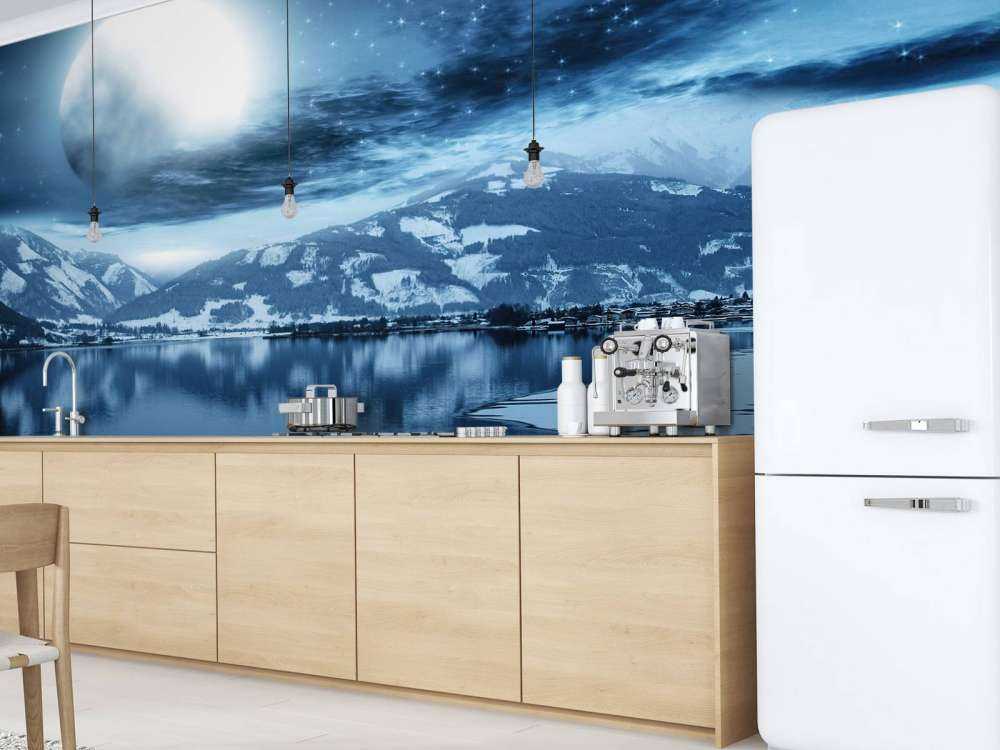 Lago ghiacciato di notte