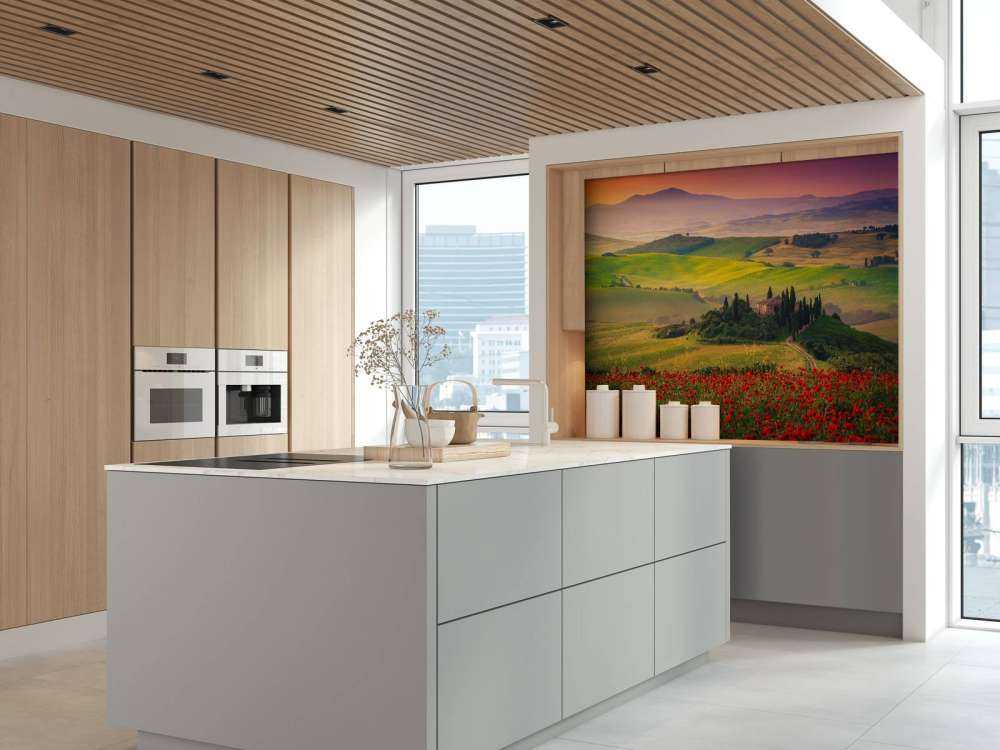 Papaveri rossi con paesaggio italiano