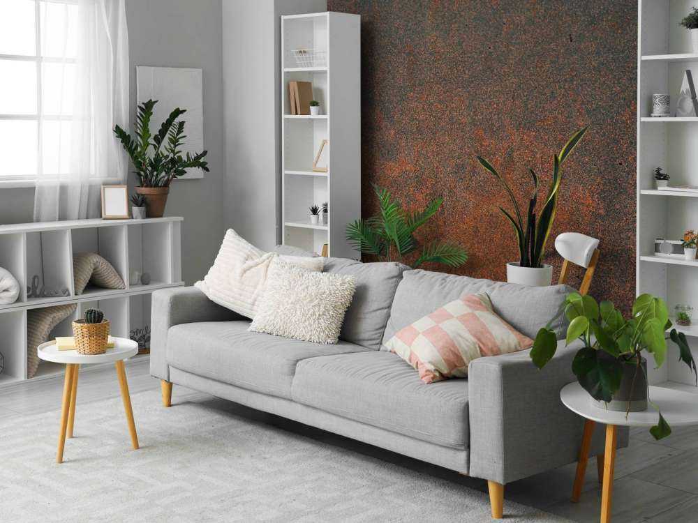 Primo piano di una vecchia lastra di metallo.