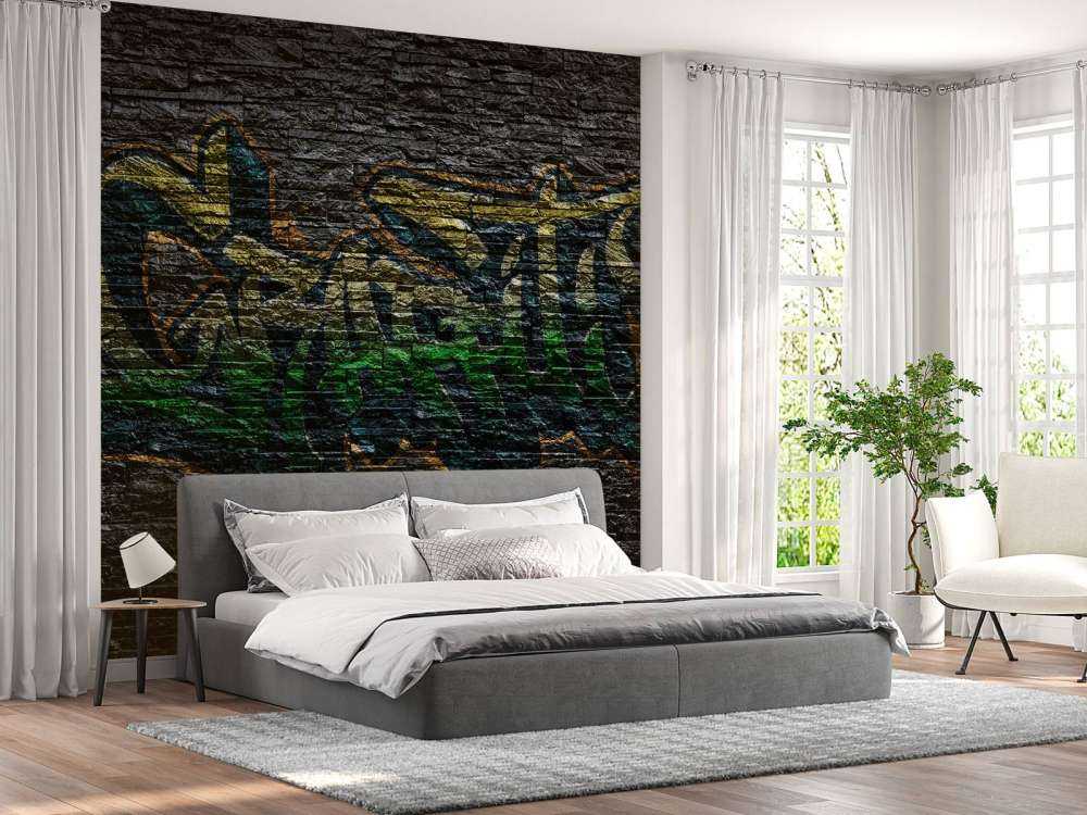 Graffiti su mattoni neri