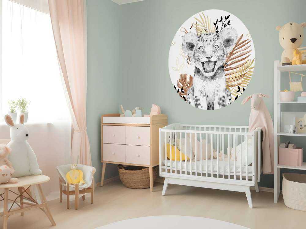 Cucciolo di leone marrone e con foglie d'oro