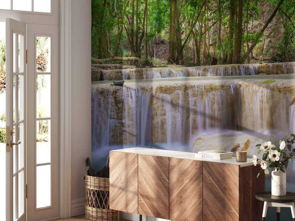 Cascata nella foresta pluviale profonda