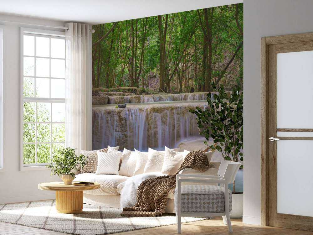 Cascata nella foresta pluviale profonda