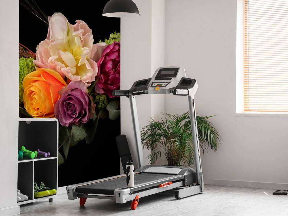 Ghirlanda di fiori con piuma