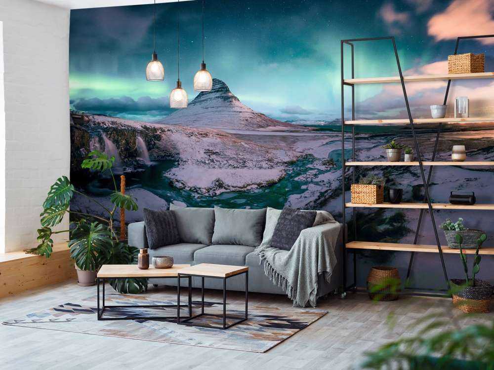 Kirkjufell con l'aurora boreale