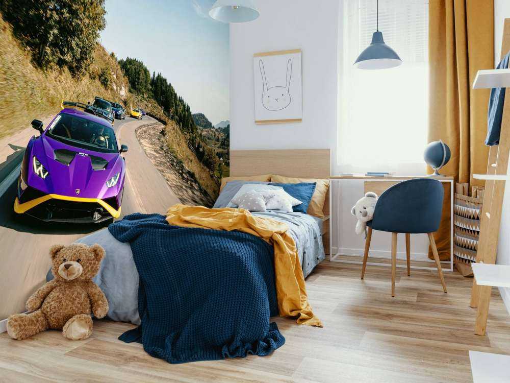 Convoglio di supercar attraverso le montagne