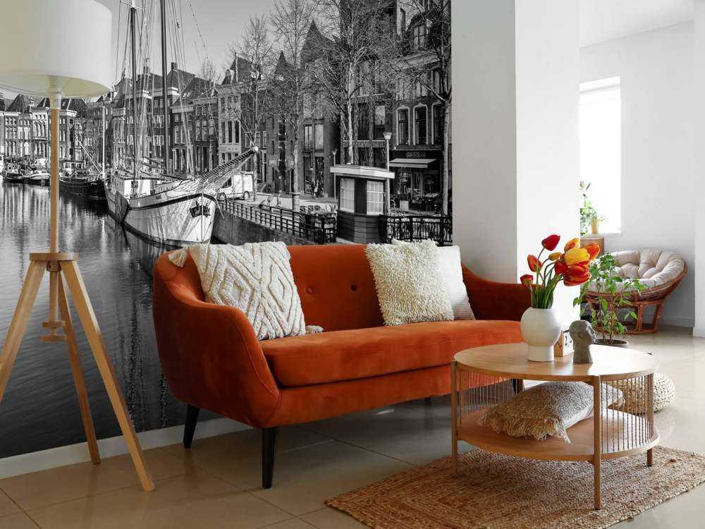 Nave storica situata nel fiume A a Groninga In bianco e nero 