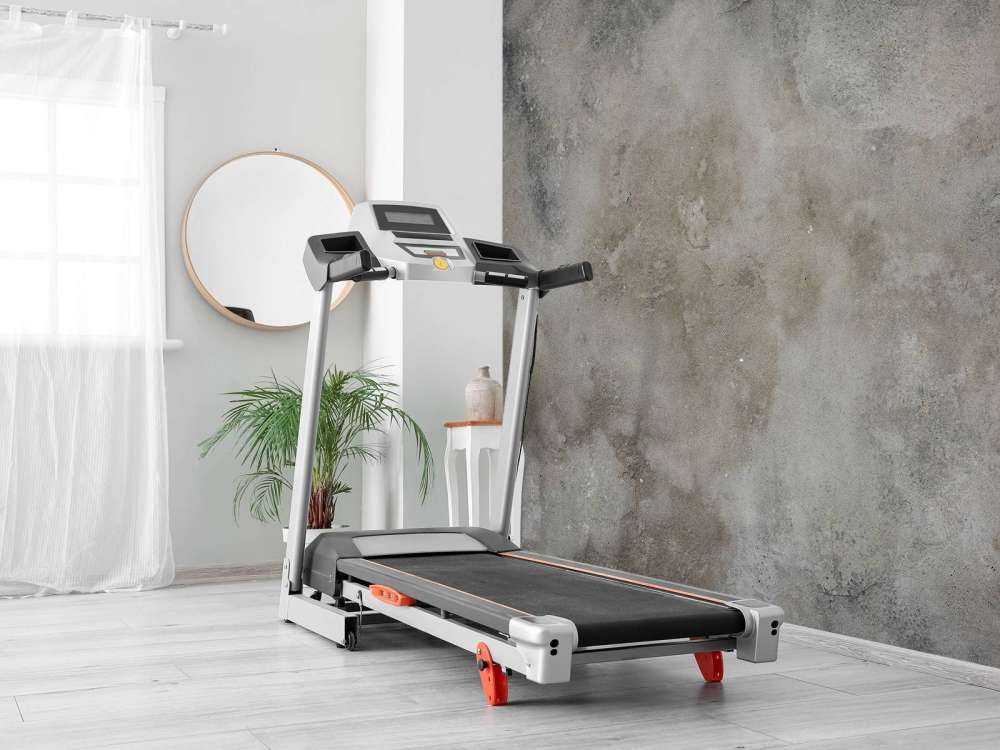 Vecchi stucchi rovinati dalle intemperie