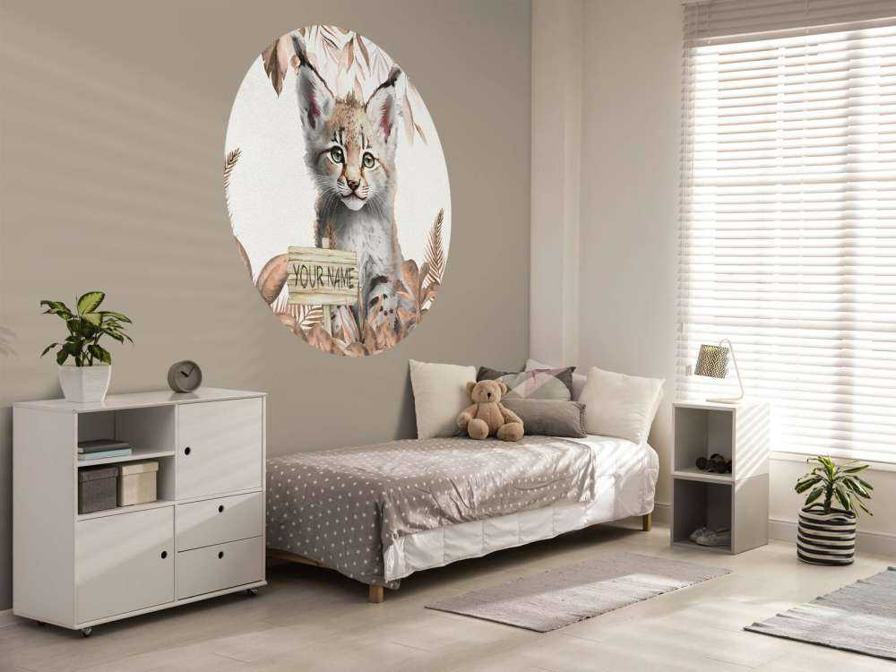 Piccola lince nella giungla grigio scuro