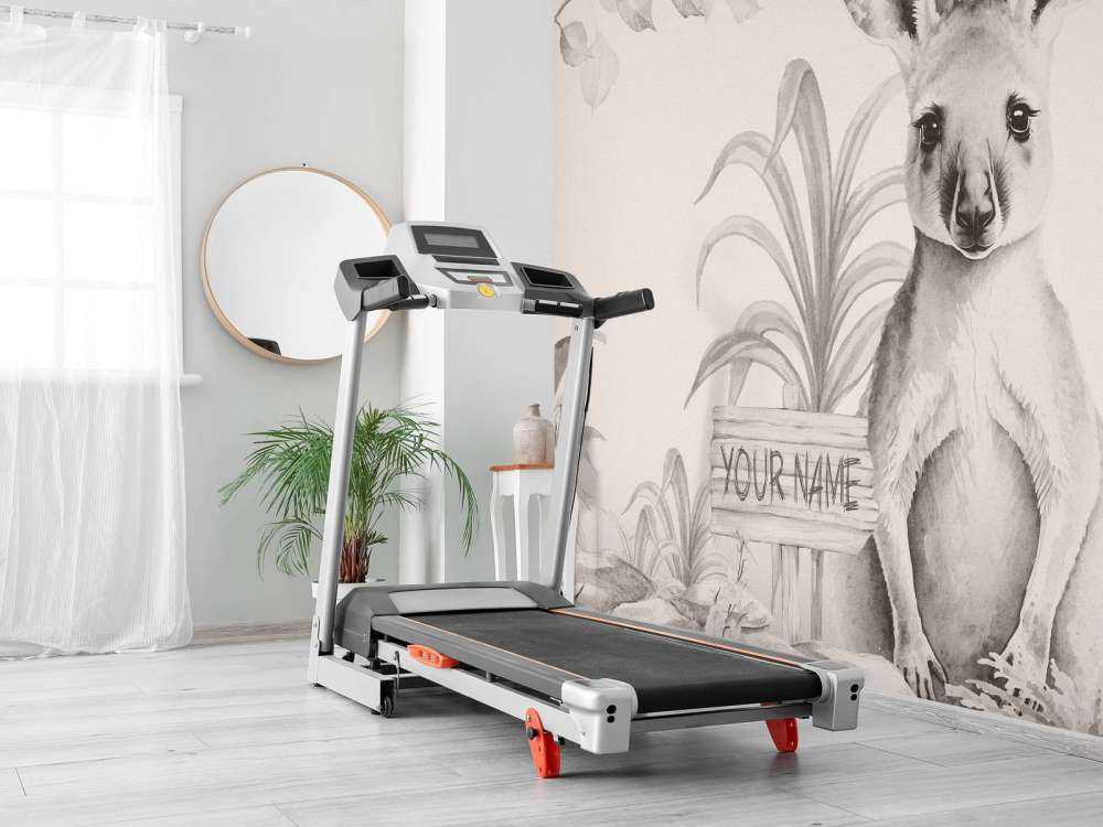 Baby canguro nella giungla beige