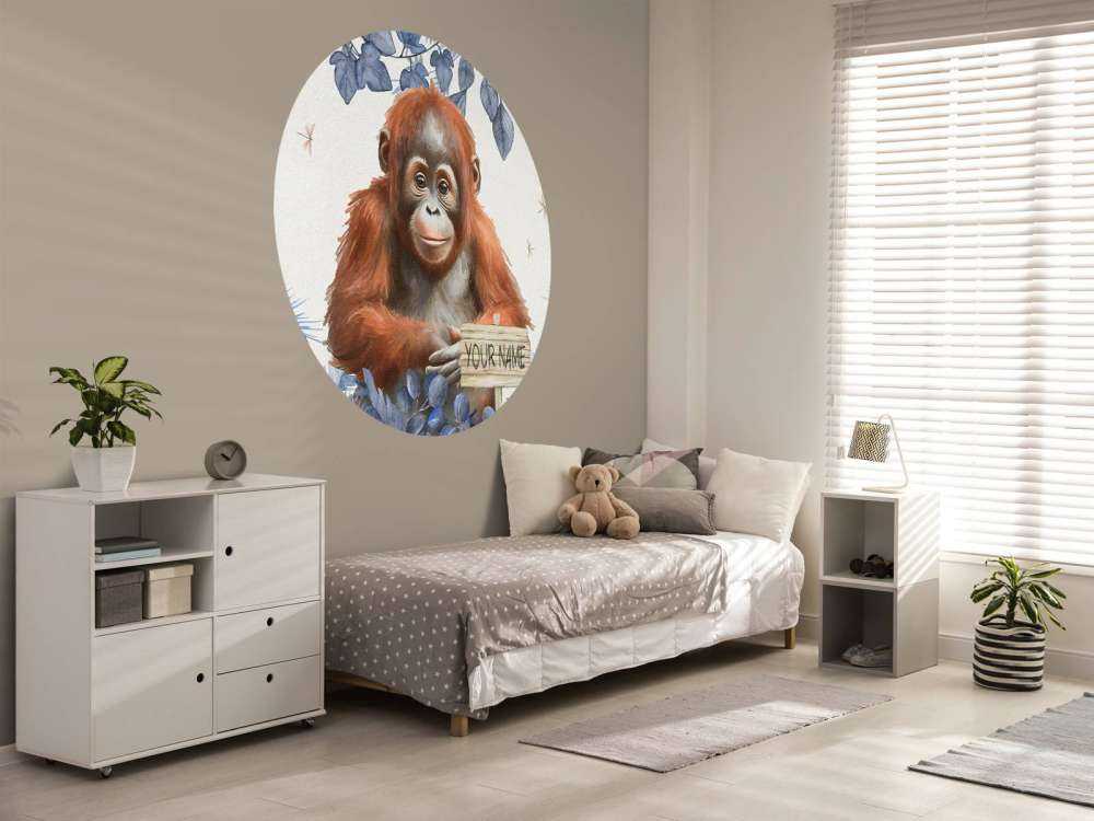 Giovane orango nella giungla blu