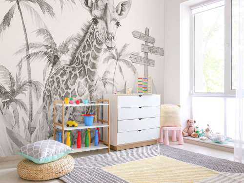 Baby giraffa nella giungla beige