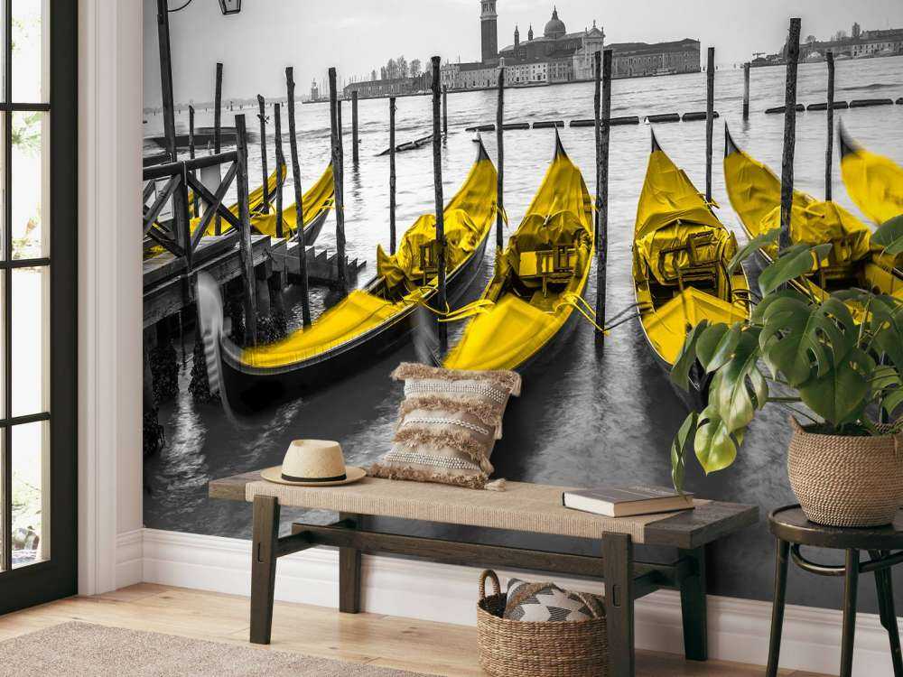 Gondole lungo il canale
